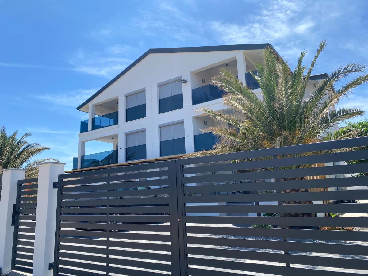 Apartment Vila Lina วีร์ ภายนอก รูปภาพ