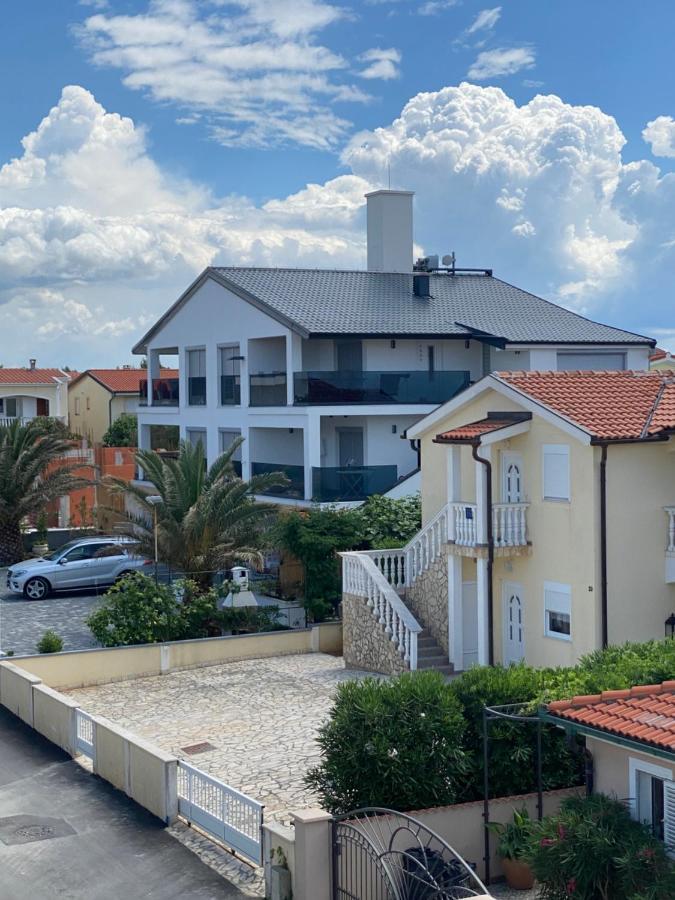 Apartment Vila Lina วีร์ ภายนอก รูปภาพ