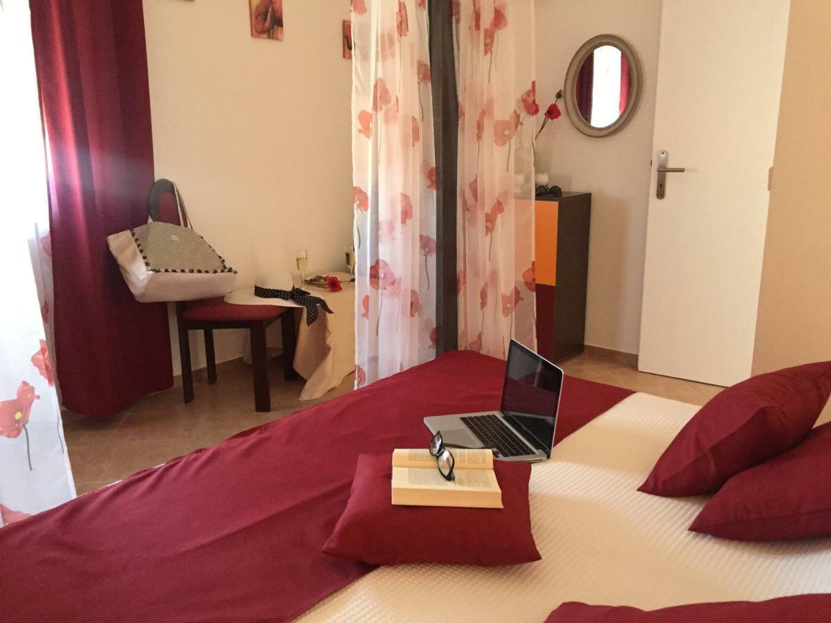 Apartment Vila Lina วีร์ ภายนอก รูปภาพ